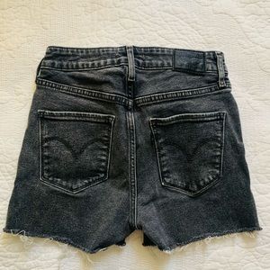 Size 25 Levi’s shorts.